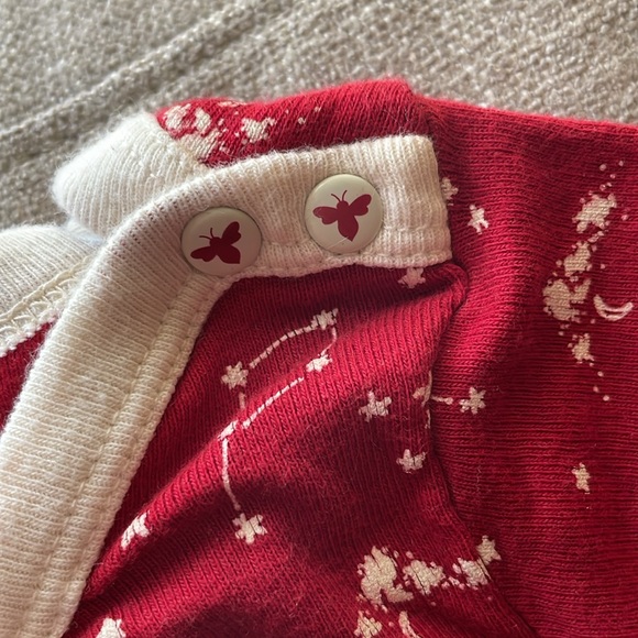 Burt’s Bees Red Constellation Print Pajamas Size 12M - Picture 4 of 6